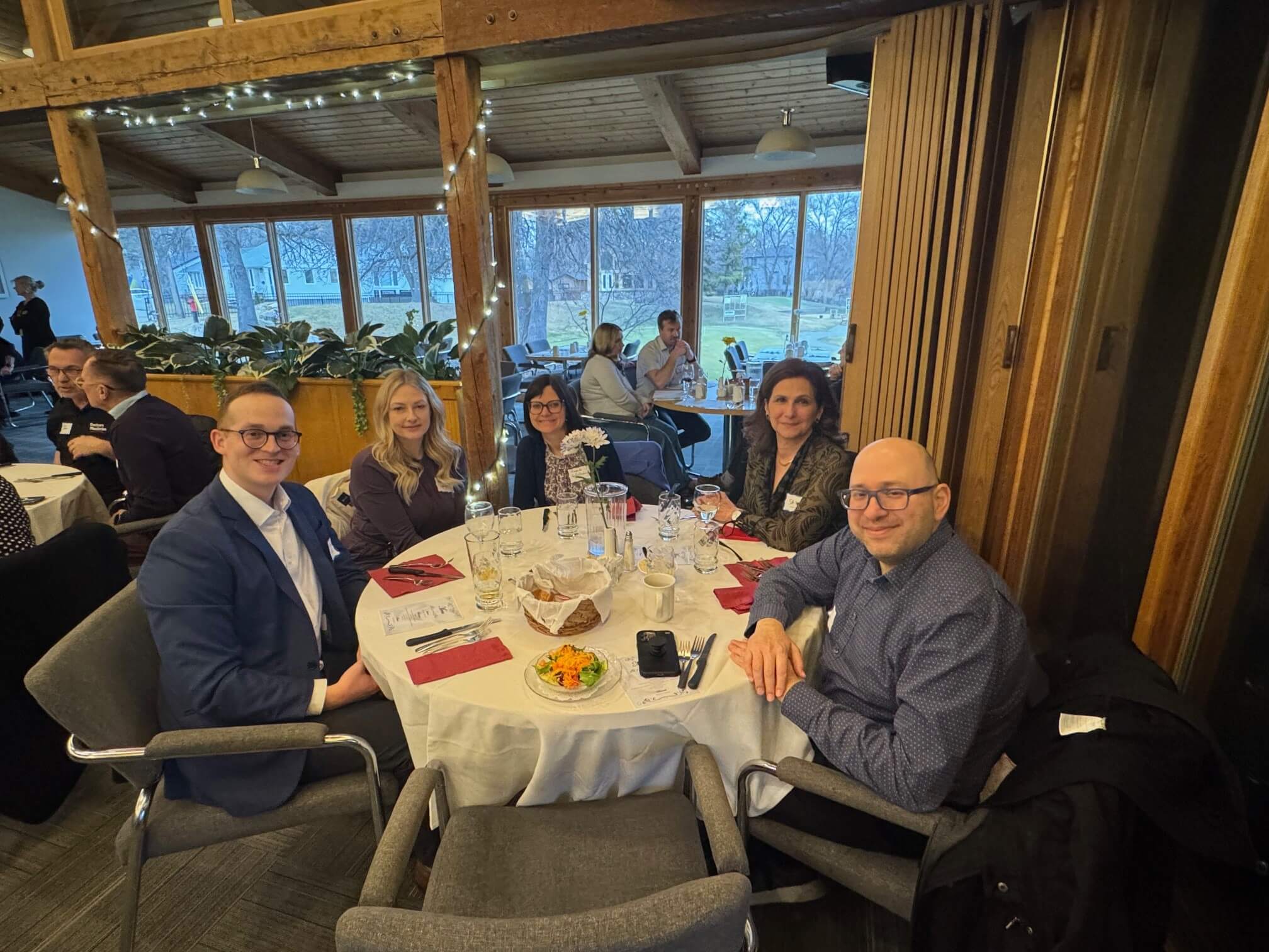 Physician dinner table photo of guests