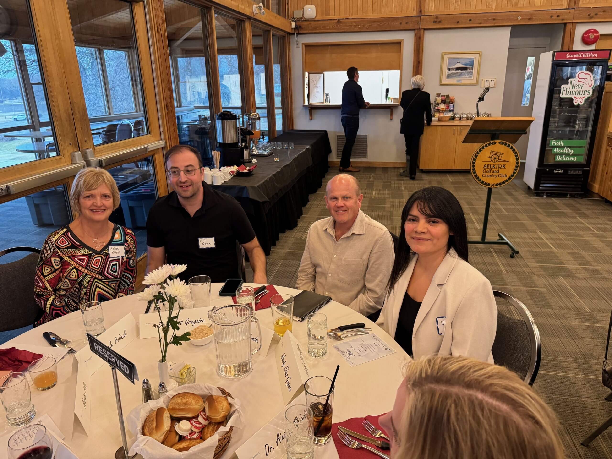 Physician dinner table photo of guests